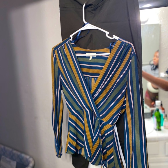 Medium sized shirt and US size 10 pants - Picture 2 of 4